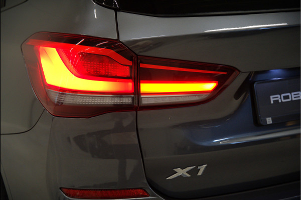 BMW X1 xDrive25e High Executive Edition M Sport | Stoelverwarming | Trekhaak | Parkeersensoren | Navigatie | Ambiance Verlichting | Keyless | Cruise Control | LED | Climate Control | DAB | BTW | SOH 92%