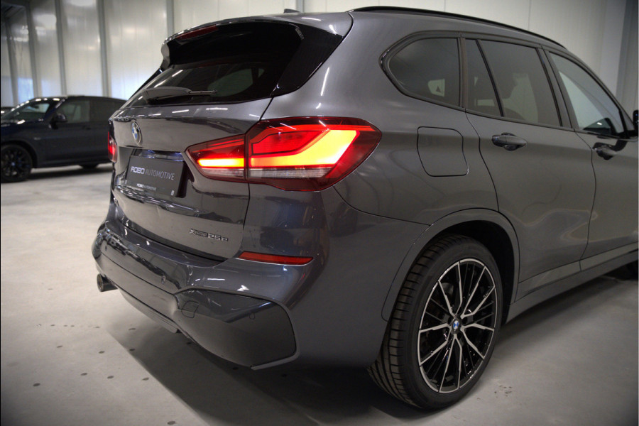 BMW X1 xDrive25e High Executive Edition M Sport | Stoelverwarming | Trekhaak | Parkeersensoren | Navigatie | Ambiance Verlichting | Keyless | Cruise Control | LED | Climate Control | DAB | BTW | SOH 92%