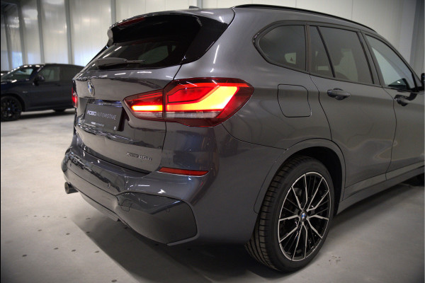 BMW X1 xDrive25e High Executive Edition M Sport | Stoelverwarming | Trekhaak | Parkeersensoren | Navigatie | Ambiance Verlichting | Keyless | Cruise Control | LED | Climate Control | DAB | BTW | SOH 92%
