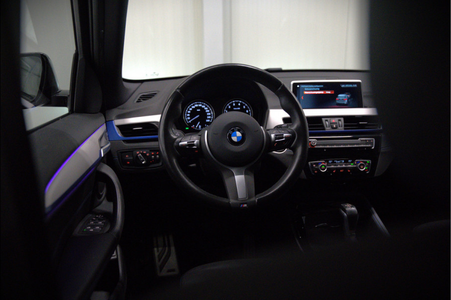 BMW X1 xDrive25e High Executive Edition M Sport | Stoelverwarming | Trekhaak | Parkeersensoren | Navigatie | Ambiance Verlichting | Keyless | Cruise Control | LED | Climate Control | DAB | BTW | SOH 92%