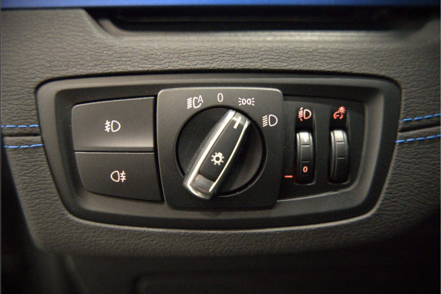 BMW X1 xDrive25e High Executive Edition M Sport | Stoelverwarming | Trekhaak | Parkeersensoren | Navigatie | Ambiance Verlichting | Keyless | Cruise Control | LED | Climate Control | DAB | BTW | SOH 92%