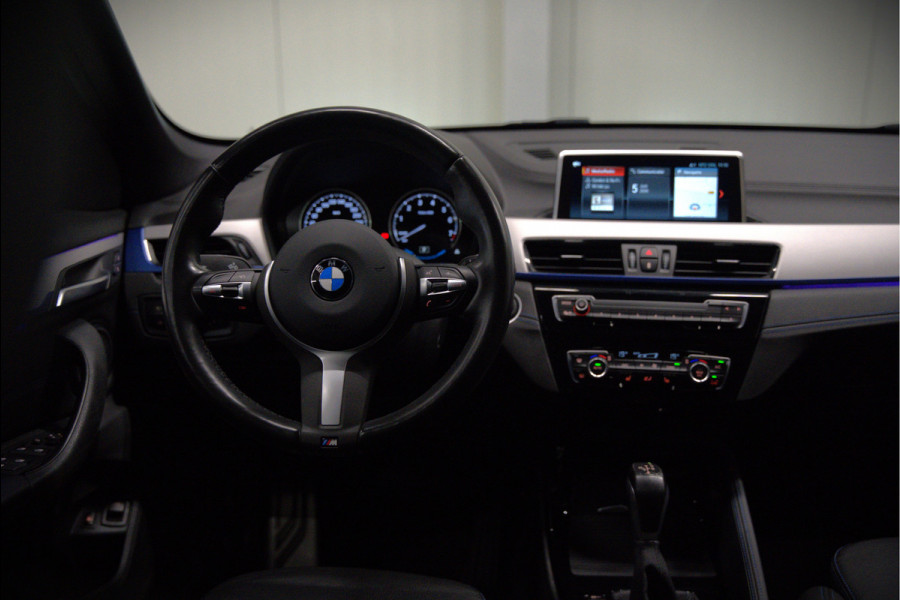 BMW X1 xDrive25e High Executive Edition M Sport | Stoelverwarming | Trekhaak | Parkeersensoren | Navigatie | Ambiance Verlichting | Keyless | Cruise Control | LED | Climate Control | DAB | BTW | SOH 92%