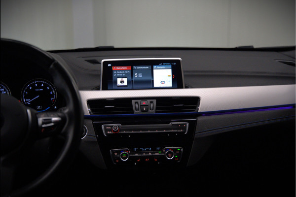 BMW X1 xDrive25e High Executive Edition M Sport | Stoelverwarming | Trekhaak | Parkeersensoren | Navigatie | Ambiance Verlichting | Keyless | Cruise Control | LED | Climate Control | DAB | BTW | SOH 92%