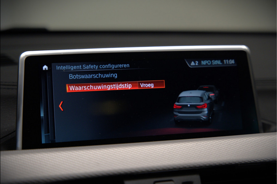 BMW X1 xDrive25e High Executive Edition M Sport | Stoelverwarming | Trekhaak | Parkeersensoren | Navigatie | Ambiance Verlichting | Keyless | Cruise Control | LED | Climate Control | DAB | BTW | SOH 92%