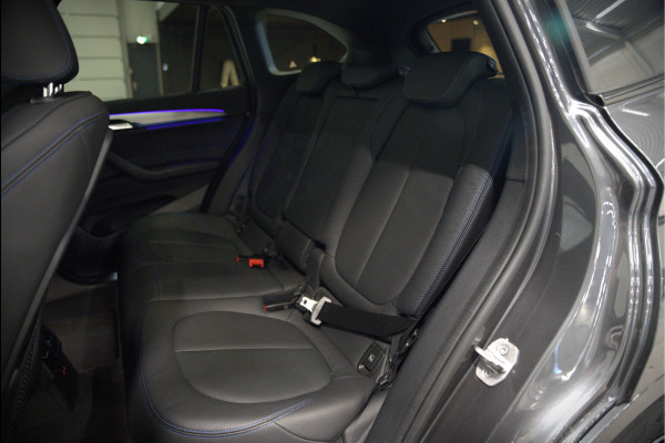 BMW X1 xDrive25e High Executive Edition M Sport | Stoelverwarming | Trekhaak | Parkeersensoren | Navigatie | Ambiance Verlichting | Keyless | Cruise Control | LED | Climate Control | DAB | BTW | SOH 92%