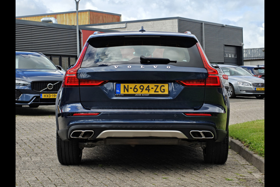 Volvo V60 Cross Country B5 265PK AWD Pro | Trekhaak | Adapt. Cruise | Stoelventilatie | Panodak |