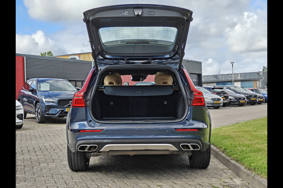 Volvo V60 Cross Country B5 265PK AWD Pro | Trekhaak | Adapt. Cruise | Stoelventilatie | Panodak |