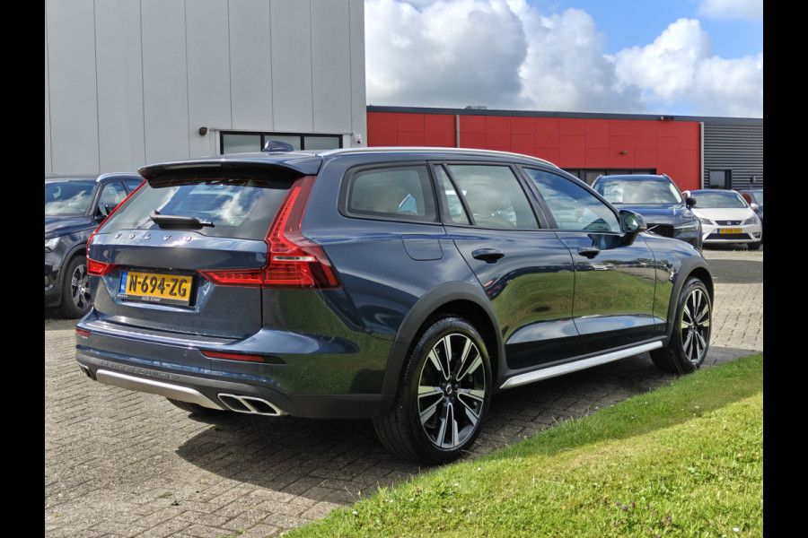 Volvo V60 Cross Country B5 265PK AWD Pro | Trekhaak | Adapt. Cruise | Stoelventilatie | Panodak |
