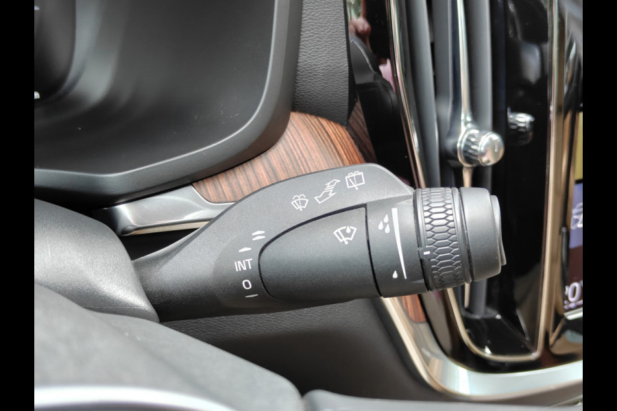Volvo V60 Cross Country B5 265PK AWD Pro | Trekhaak | Adapt. Cruise | Stoelventilatie | Panodak |