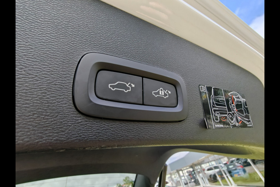 Volvo XC40 T4 213PK Recharge Inscription Expression | BLIS | Trekhaak | Adapt. Cruise | Camera Achter