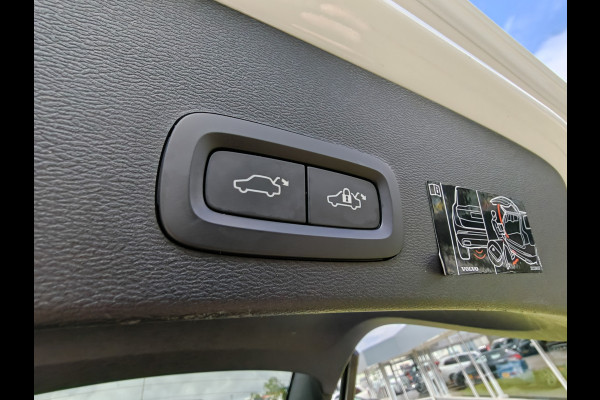 Volvo XC40 T4 213PK Recharge Inscription Expression | BLIS | Trekhaak | Adapt. Cruise | Camera Achter