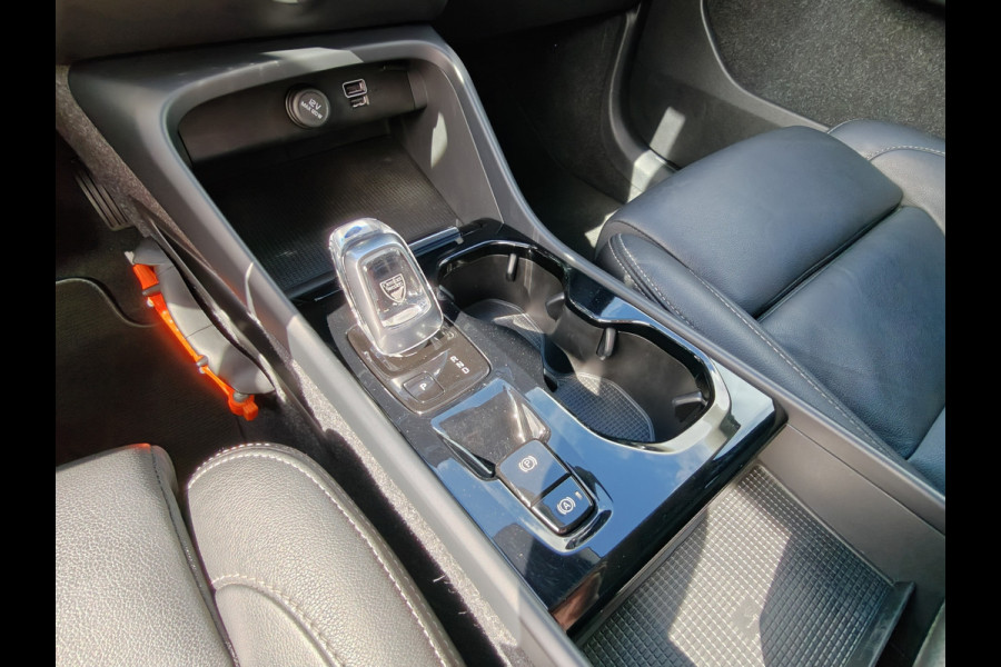 Volvo XC40 T4 213PK Recharge Inscription Expression | BLIS | Trekhaak | Adapt. Cruise | Camera Achter
