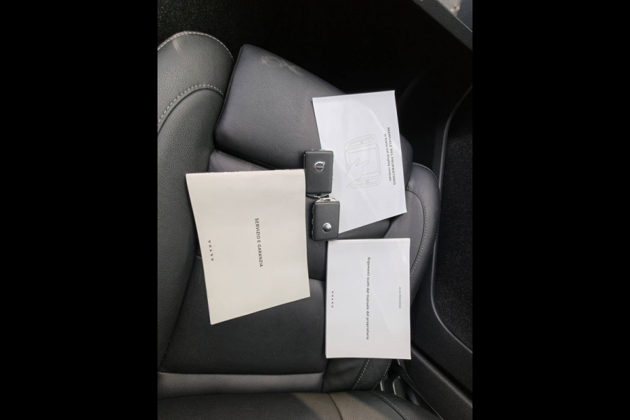Volvo XC40 T4 213PK Recharge Inscription Expression | BLIS | Trekhaak | Adapt. Cruise | Camera Achter