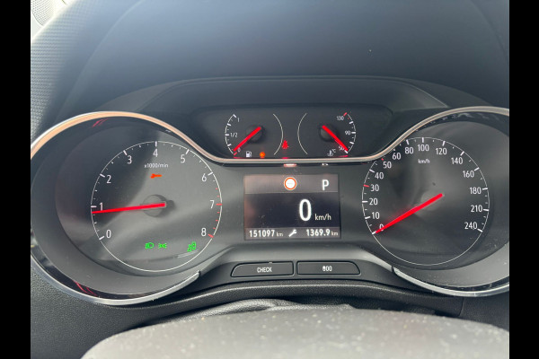 Opel Crossland X BWJ 2018 | 1.2T 111PK Innovation AUTOMAAT | TREKHAAK | CLIMA | CAMERA A | NAVI | CARPLAY | PDC | SPORTSTOELEN |