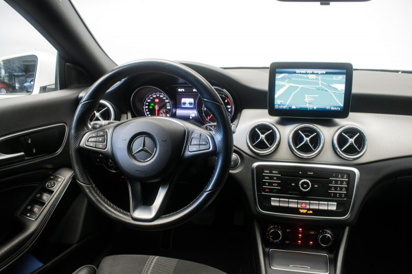 Mercedes-Benz CLA-Klasse Shooting Brake 180 D AMG Line Upgrade Edition Automaat NL-auto [ Full LED Camera Stoelverwarming ]