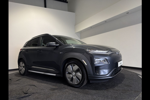 Hyundai Kona EV Premium 64 kWh | Voorstoelen verwarmd & gekoeld | Trekhaak | Warmtepomp | Soh (batterijcheck) Waarde 90,4 %