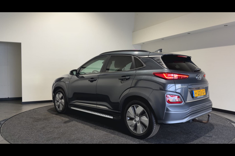 Hyundai Kona EV Premium 64 kWh | Voorstoelen verwarmd & gekoeld | Trekhaak | Warmtepomp | Soh (batterijcheck) Waarde 90,4 %