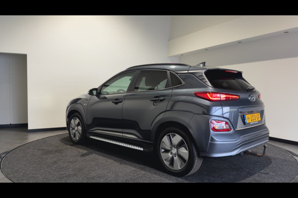 Hyundai Kona EV Premium 64 kWh | Voorstoelen verwarmd & gekoeld | Trekhaak | Warmtepomp | Soh (batterijcheck) Waarde 90,4 %