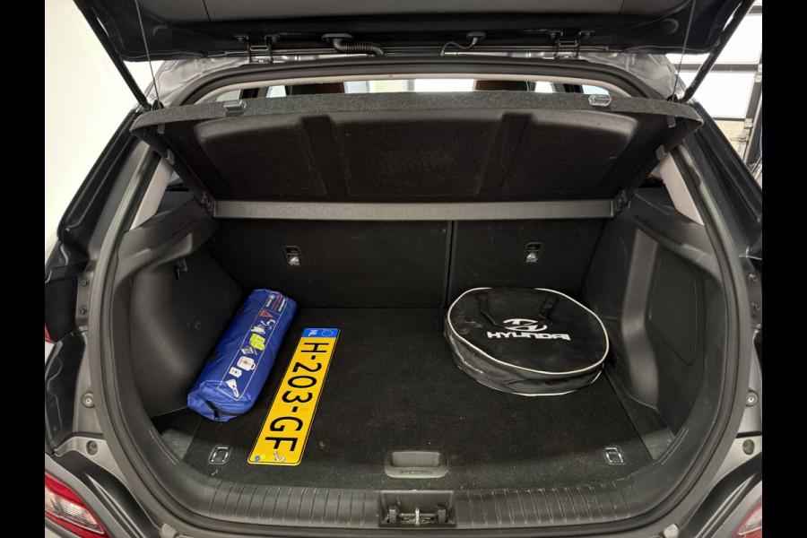 Hyundai Kona EV Premium 64 kWh | Voorstoelen verwarmd & gekoeld | Trekhaak | Warmtepomp | Soh (batterijcheck) Waarde 90,4 %