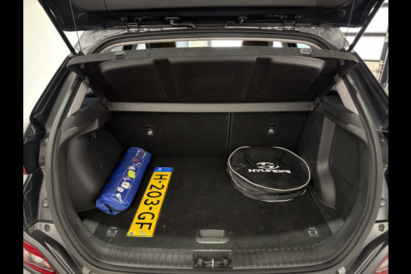Hyundai Kona EV Premium 64 kWh | Voorstoelen verwarmd & gekoeld | Trekhaak | Warmtepomp | Soh (batterijcheck) Waarde 90,4 %