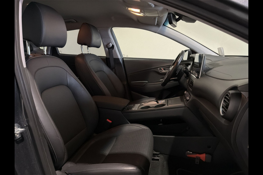Hyundai Kona EV Premium 64 kWh | Voorstoelen verwarmd & gekoeld | Trekhaak | Warmtepomp | Soh (batterijcheck) Waarde 90,4 %