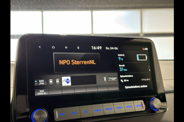 Hyundai Kona EV Premium 64 kWh | Voorstoelen verwarmd & gekoeld | Trekhaak | Warmtepomp | Soh (batterijcheck) Waarde 90,4 %