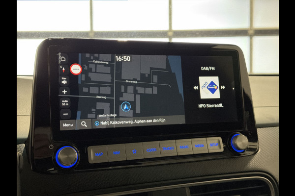 Hyundai Kona EV Premium 64 kWh | Voorstoelen verwarmd & gekoeld | Trekhaak | Warmtepomp | Soh (batterijcheck) Waarde 90,4 %