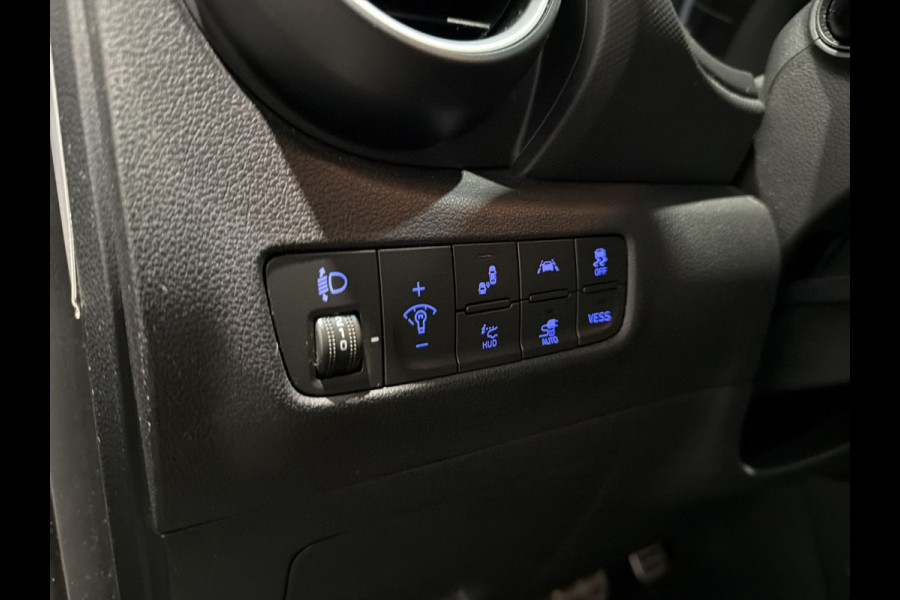 Hyundai Kona EV Premium 64 kWh | Voorstoelen verwarmd & gekoeld | Trekhaak | Warmtepomp | Soh (batterijcheck) Waarde 90,4 %