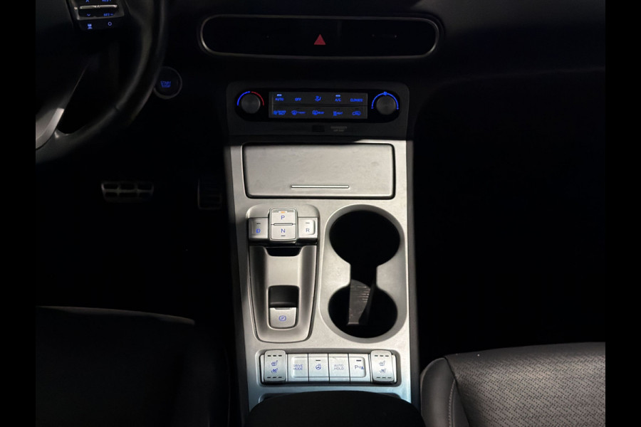 Hyundai Kona EV Premium 64 kWh | Voorstoelen verwarmd & gekoeld | Trekhaak | Warmtepomp | Soh (batterijcheck) Waarde 90,4 %