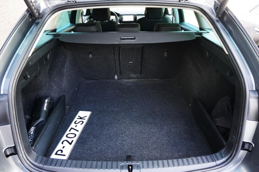 Škoda Octavia Combi 1.0 e-TSI Business Edition Plus/Trekhaak/Camera/ Travel Pakket.