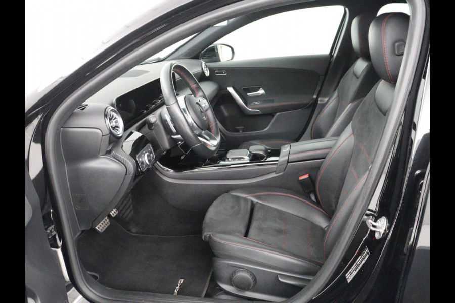 Mercedes-Benz A-Klasse 200 Business Solution AMG | Stoelverwarming | Carplay | Leder/Alcantara | Camera | Sfeerverlichting | Park Assist | Climate control | Full LED | Bluetooth | Cruise control