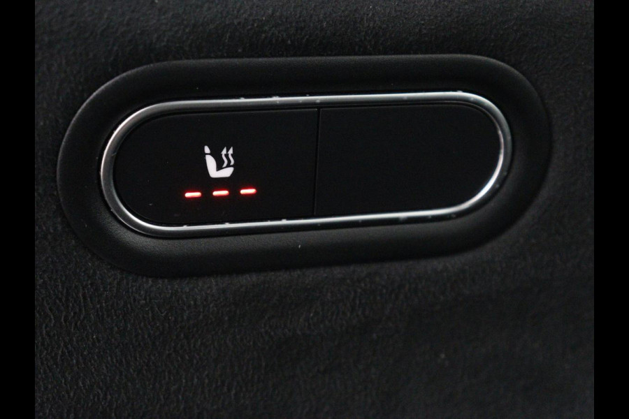 Mercedes-Benz A-Klasse 200 Business Solution AMG | Stoelverwarming | Carplay | Leder/Alcantara | Camera | Sfeerverlichting | Park Assist | Climate control | Full LED | Bluetooth | Cruise control