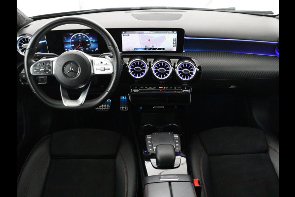 Mercedes-Benz A-Klasse 200 Business Solution AMG | Stoelverwarming | Carplay | Leder/Alcantara | Camera | Sfeerverlichting | Park Assist | Climate control | Full LED | Bluetooth | Cruise control