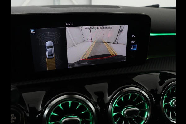 Mercedes-Benz A-Klasse 200 Business Solution AMG | Stoelverwarming | Carplay | Leder/Alcantara | Camera | Sfeerverlichting | Park Assist | Climate control | Full LED | Bluetooth | Cruise control