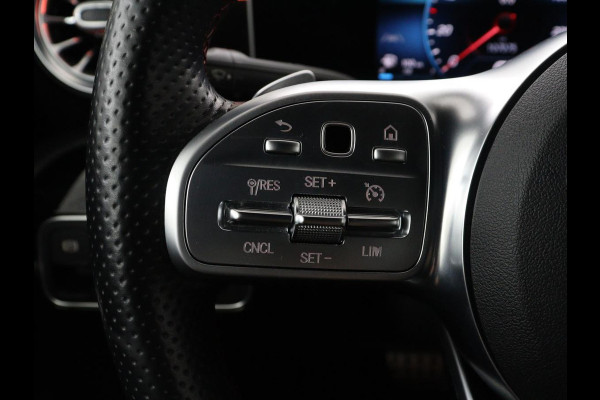 Mercedes-Benz A-Klasse 200 Business Solution AMG | Stoelverwarming | Carplay | Leder/Alcantara | Camera | Sfeerverlichting | Park Assist | Climate control | Full LED | Bluetooth | Cruise control