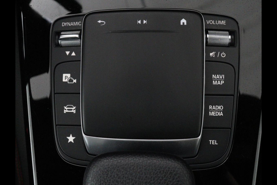 Mercedes-Benz A-Klasse 200 Business Solution AMG | Stoelverwarming | Carplay | Leder/Alcantara | Camera | Sfeerverlichting | Park Assist | Climate control | Full LED | Bluetooth | Cruise control