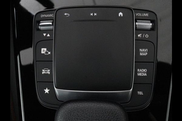 Mercedes-Benz A-Klasse 200 Business Solution AMG | Stoelverwarming | Carplay | Leder/Alcantara | Camera | Sfeerverlichting | Park Assist | Climate control | Full LED | Bluetooth | Cruise control