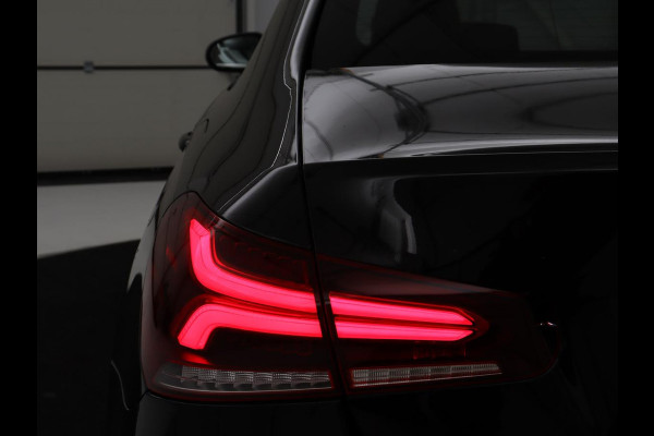 Mercedes-Benz A-Klasse 200 Business Solution AMG | Stoelverwarming | Carplay | Leder/Alcantara | Camera | Sfeerverlichting | Park Assist | Climate control | Full LED | Bluetooth | Cruise control