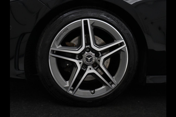 Mercedes-Benz A-Klasse 200 Business Solution AMG | Stoelverwarming | Carplay | Leder/Alcantara | Camera | Sfeerverlichting | Park Assist | Climate control | Full LED | Bluetooth | Cruise control