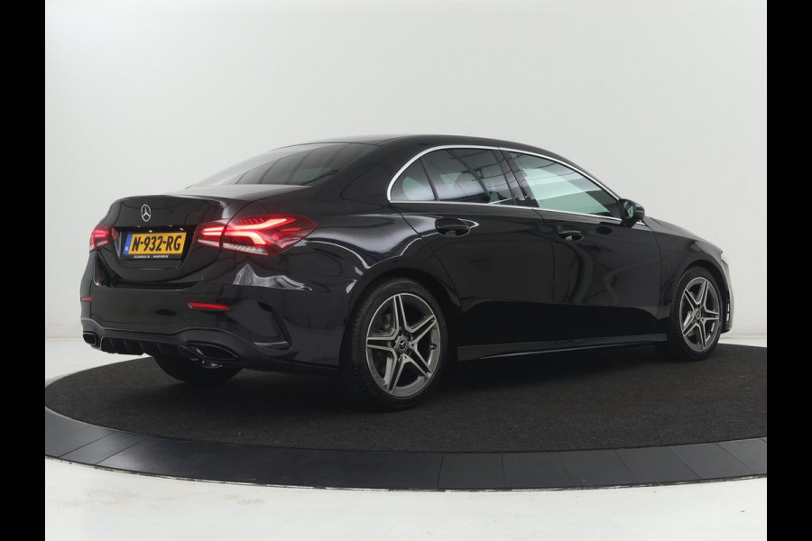 Mercedes-Benz A-Klasse 200 Business Solution AMG | Stoelverwarming | Carplay | Leder/Alcantara | Camera | Sfeerverlichting | Park Assist | Climate control | Full LED | Bluetooth | Cruise control