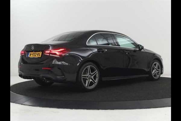 Mercedes-Benz A-Klasse 200 Business Solution AMG | Stoelverwarming | Carplay | Leder/Alcantara | Camera | Sfeerverlichting | Park Assist | Climate control | Full LED | Bluetooth | Cruise control
