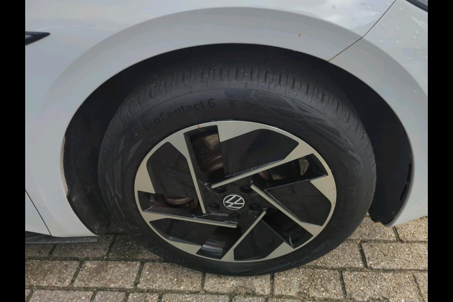 Volkswagen ID.3 First 58 kWh 204 pk | Navigatie | Parkeersensoren | Apple Carplay/Android Auto | Stoel/stuur verwarming | Adaptieve cruise control |