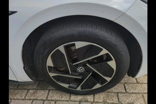 Volkswagen ID.3 First 58 kWh 204 pk | Navigatie | Parkeersensoren | Apple Carplay/Android Auto | Stoel/stuur verwarming | Adaptieve cruise control |
