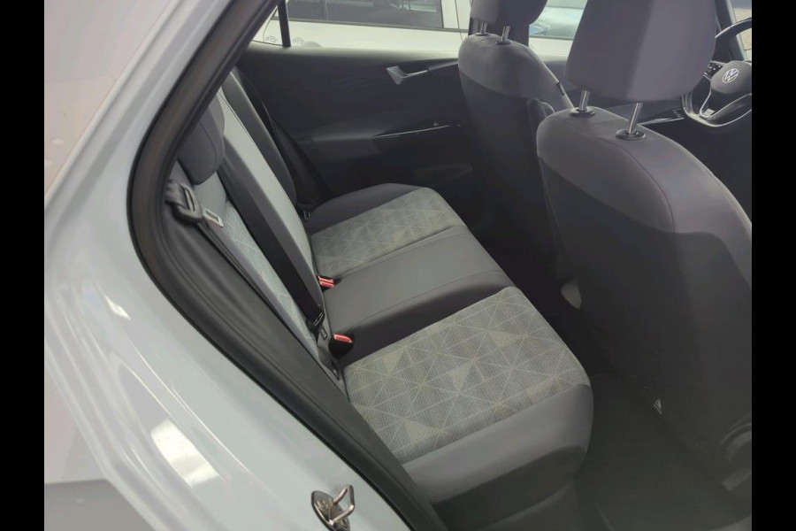 Volkswagen ID.3 First 58 kWh 204 pk | Navigatie | Parkeersensoren | Apple Carplay/Android Auto | Stoel/stuur verwarming | Adaptieve cruise control |