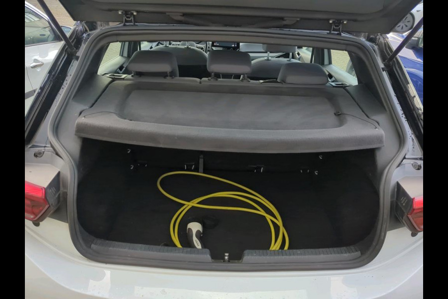 Volkswagen ID.3 First 58 kWh 204 pk | Navigatie | Parkeersensoren | Apple Carplay/Android Auto | Stoel/stuur verwarming | Adaptieve cruise control |