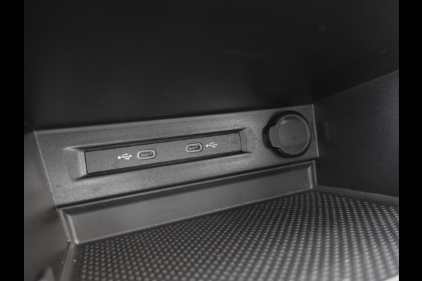 Volkswagen Tiguan 1.5 TSI 150pk DSG Elegance Navigatie Apple Carplay / Android Auto Parkeersensoren Camera Adaptieve Cruise Control Stuur-en stoelverwarming Matrix LED-koplampen Virtual Cockpit Getinte ramen Climate Control ErgoActive stoelen