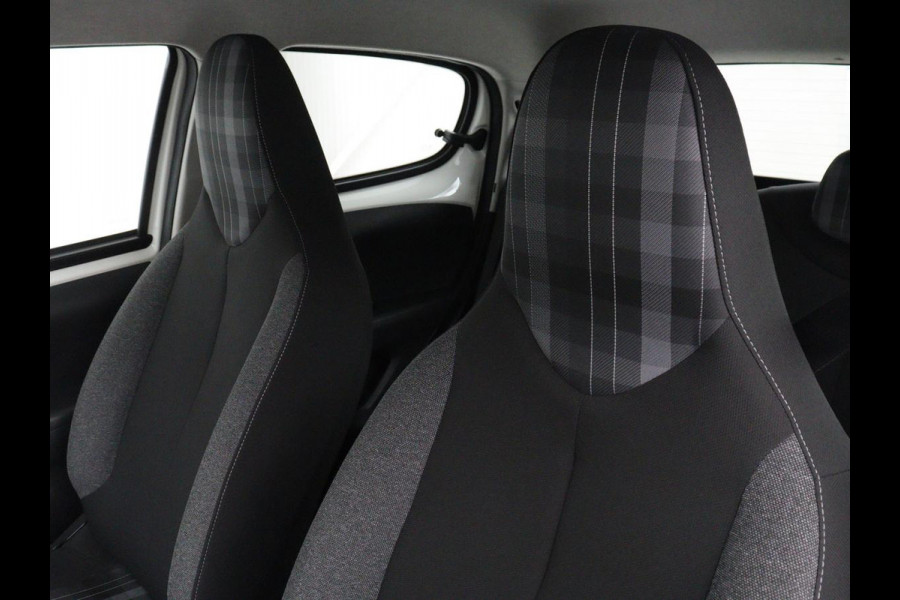 Peugeot 108 1.0 e-VTi Executive | Carplay | Camera | Climate control | Speedlimiter | Bluetooth | Lichtmetalen velgen | Origineel NL