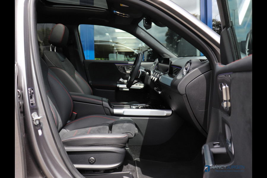 Mercedes-Benz Glb 200 AMG | 7 P. | Adapt. Cruise Control | El. Pano | MBUX | Memory Pakket | Winter Pakket | Ambiente | Elektr. Klep | Spiegel Pakket | Inparkeer Pakket | Fabrieksgarantie tot 24-01-2029!