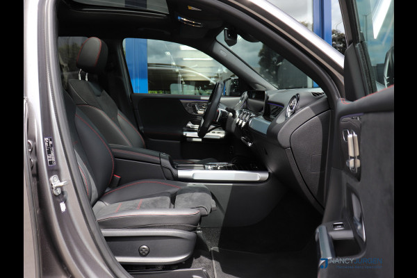 Mercedes-Benz Glb 200 AMG | 7 P. | Adapt. Cruise Control | El. Pano | MBUX | Memory Pakket | Winter Pakket | Ambiente | Elektr. Klep | Spiegel Pakket | Inparkeer Pakket | Fabrieksgarantie tot 24-01-2029!