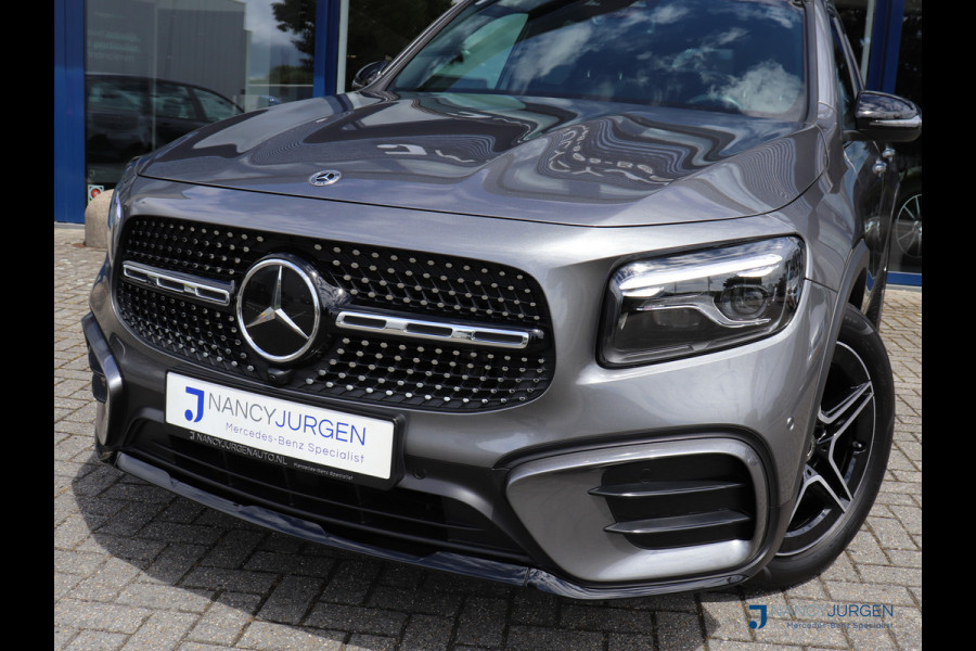 Mercedes-Benz Glb 200 AMG | 7 P. | Adapt. Cruise Control | El. Pano | MBUX | Memory Pakket | Winter Pakket | Ambiente | Elektr. Klep | Spiegel Pakket | Inparkeer Pakket | Fabrieksgarantie tot 24-01-2029!